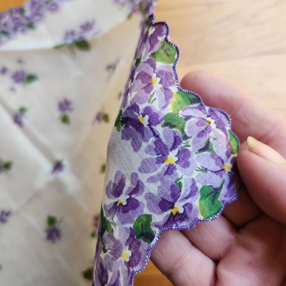 Vintage Floral Handkerchief Set Of 3 With Purple Lilac & Violets Scalloped Edges - Picture 7 of 10